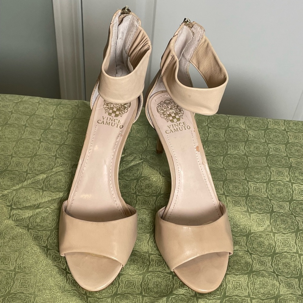 Pumps - Picture 2 of 12